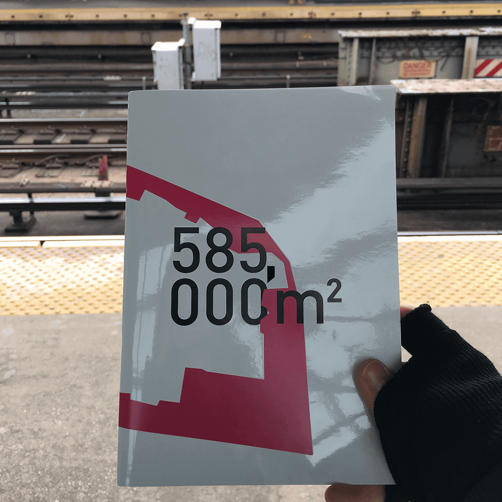 585 000 m2, zine by Aula.co